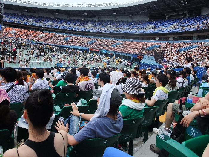 昼間なら3階席は余裕です。