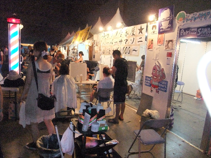 毎年設置される床屋。