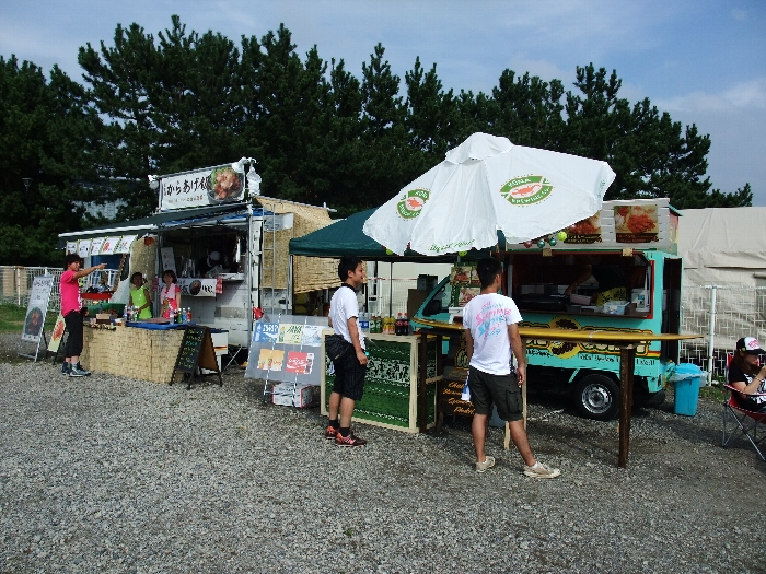 サイレントディスコにも露店があります。