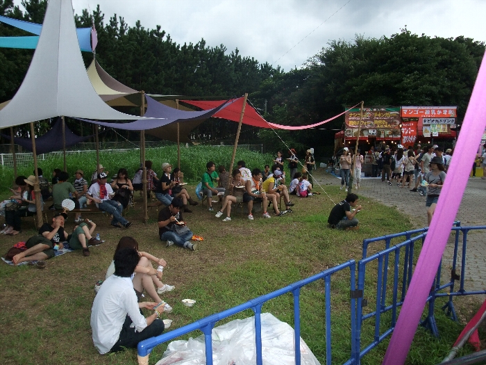 ベンチ付き休憩所。