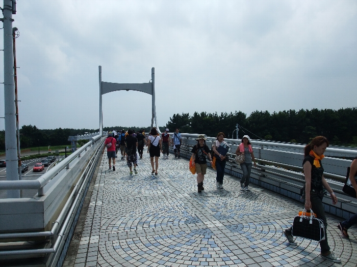 マリン・ステージ近くに架かる歩道橋。