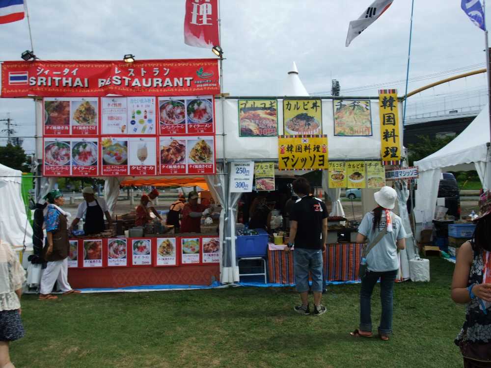 タイ料理店と韓国料理店。