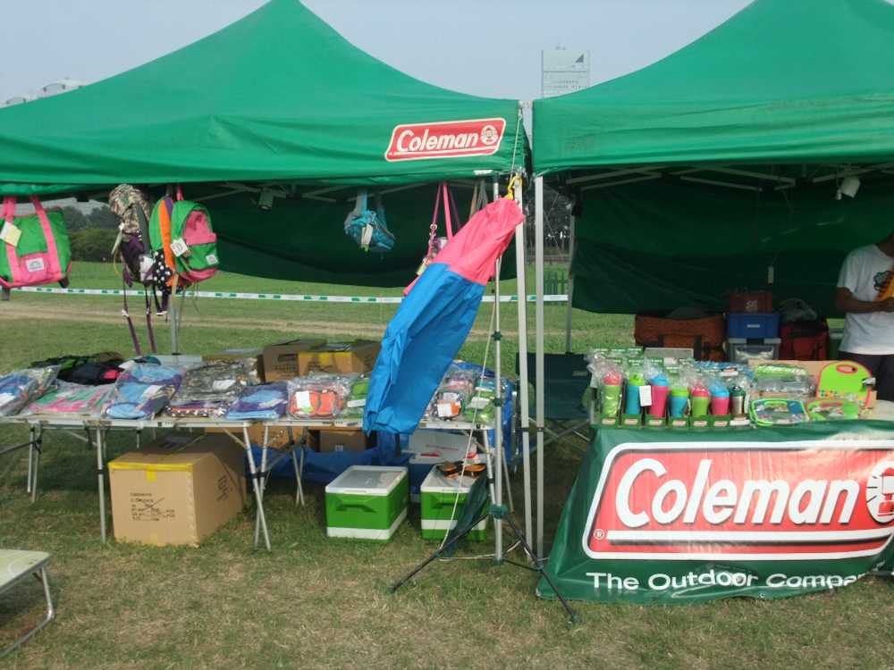 コールマンのキャンプ用品の店。