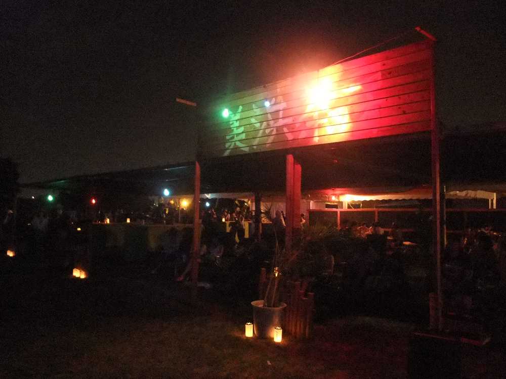 夜の美浜茶房。