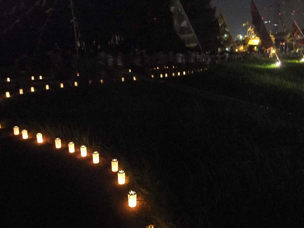 向こうが入り口。手前がシーサイドビレッジ。