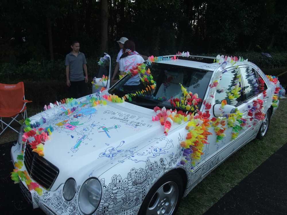 ベンツの装飾。