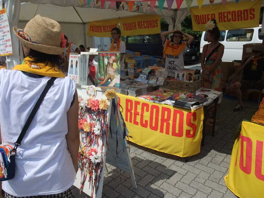 髪飾りもあります。