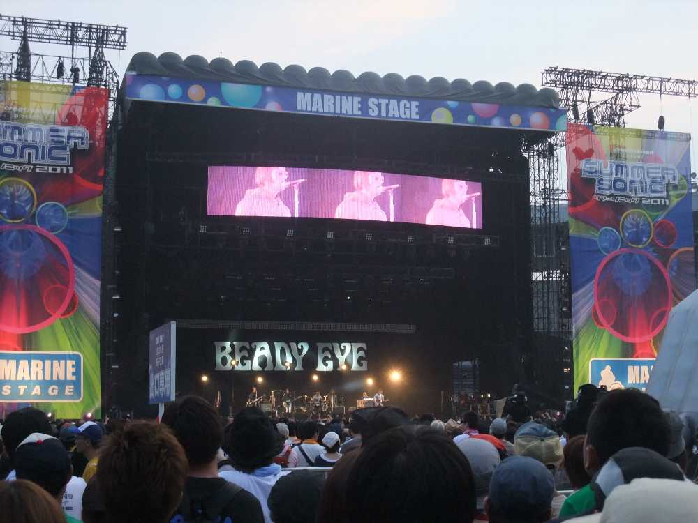 オアシスのリアム・ギャラガーらが結成したビーディー・アイの公演。