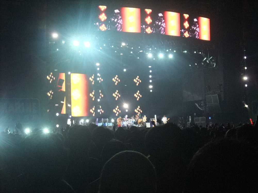 フリーは上半身裸です。