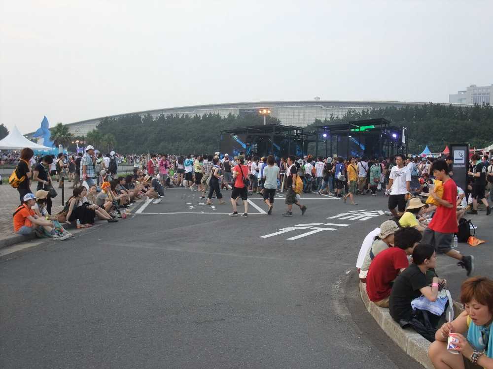 奥に見えるのはメッセ。