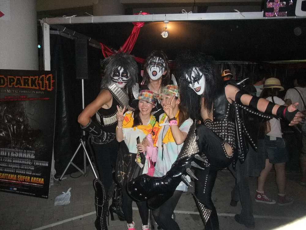キッスのコピーバンドと記念撮影。