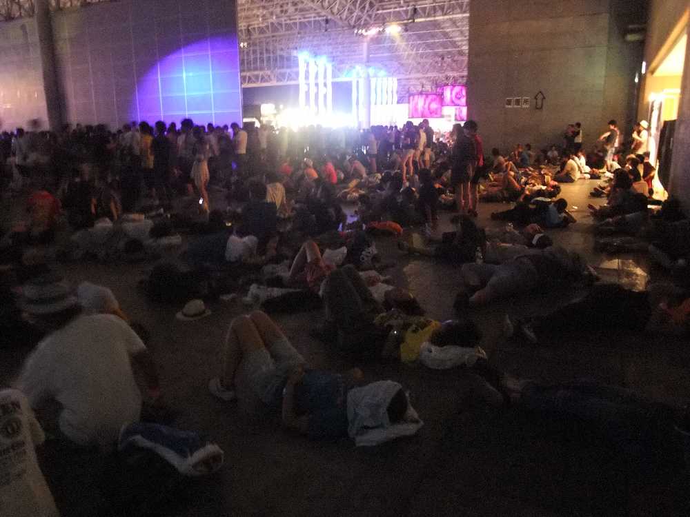 最後方は寝ています。