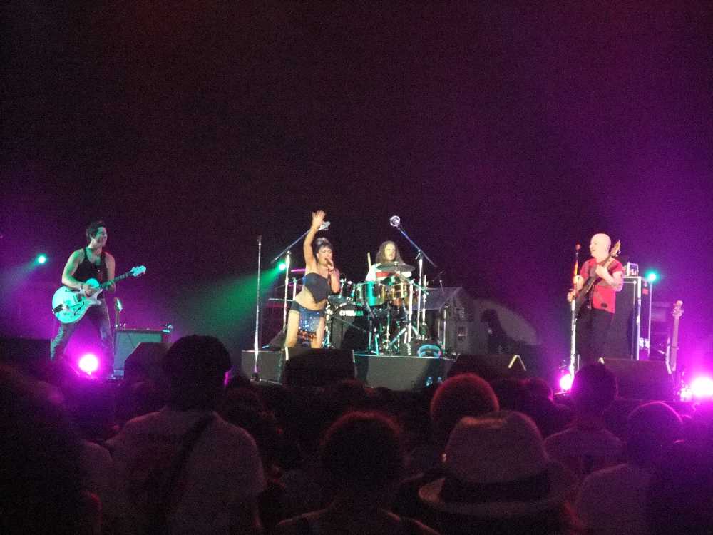 バウ・ワウ・ワウの公演。