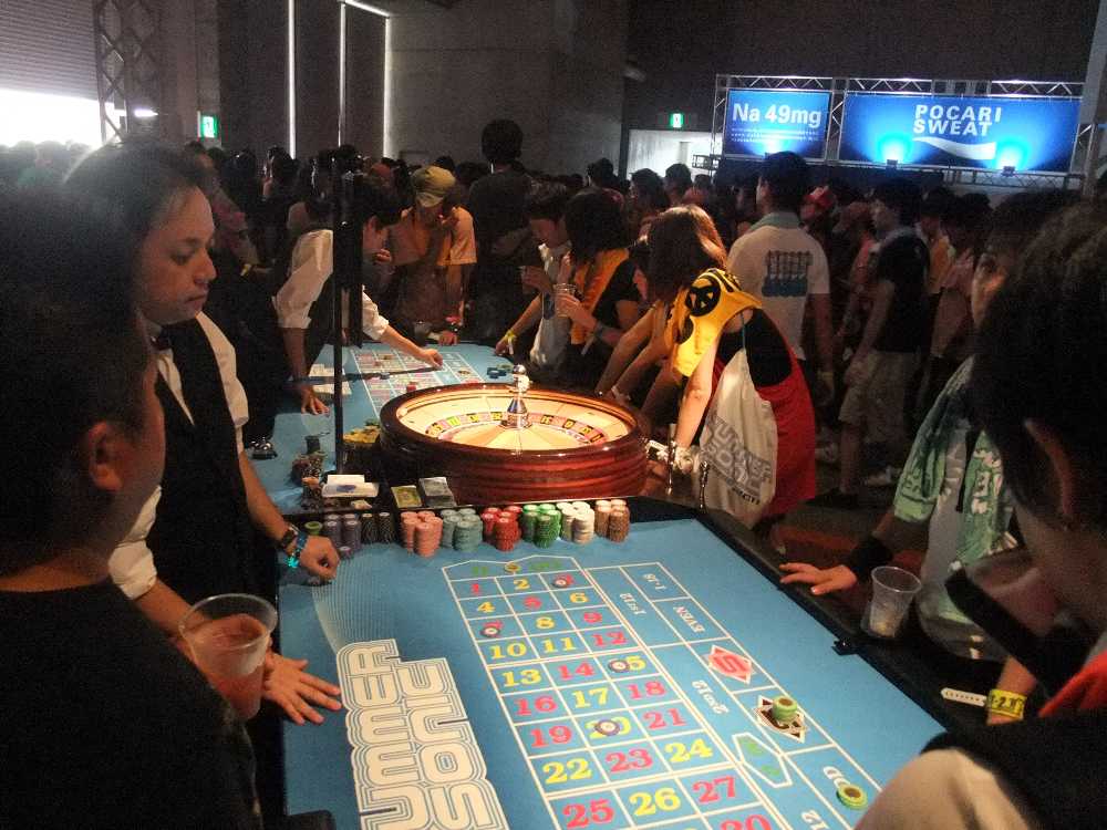 カジノの卓にもサマーソニックのロゴ。