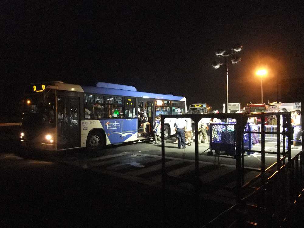 夜。これはマリンスタジアムの乗り場。