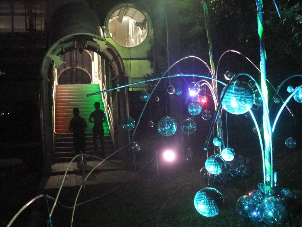 ミラーボールいっぱい。