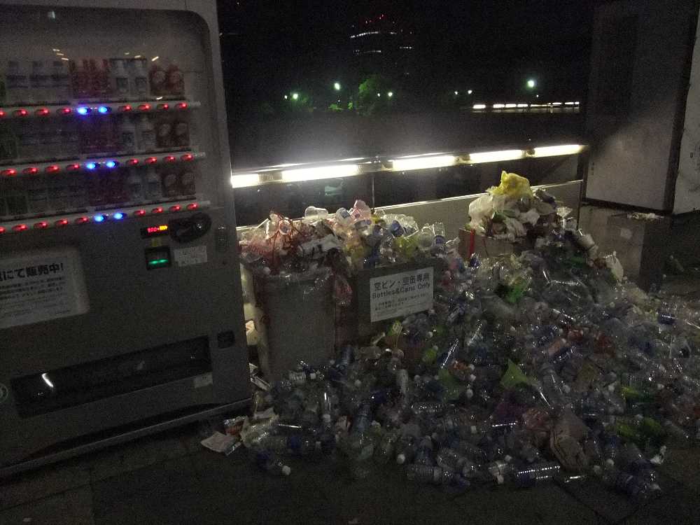 ペットボトルのゴミ。