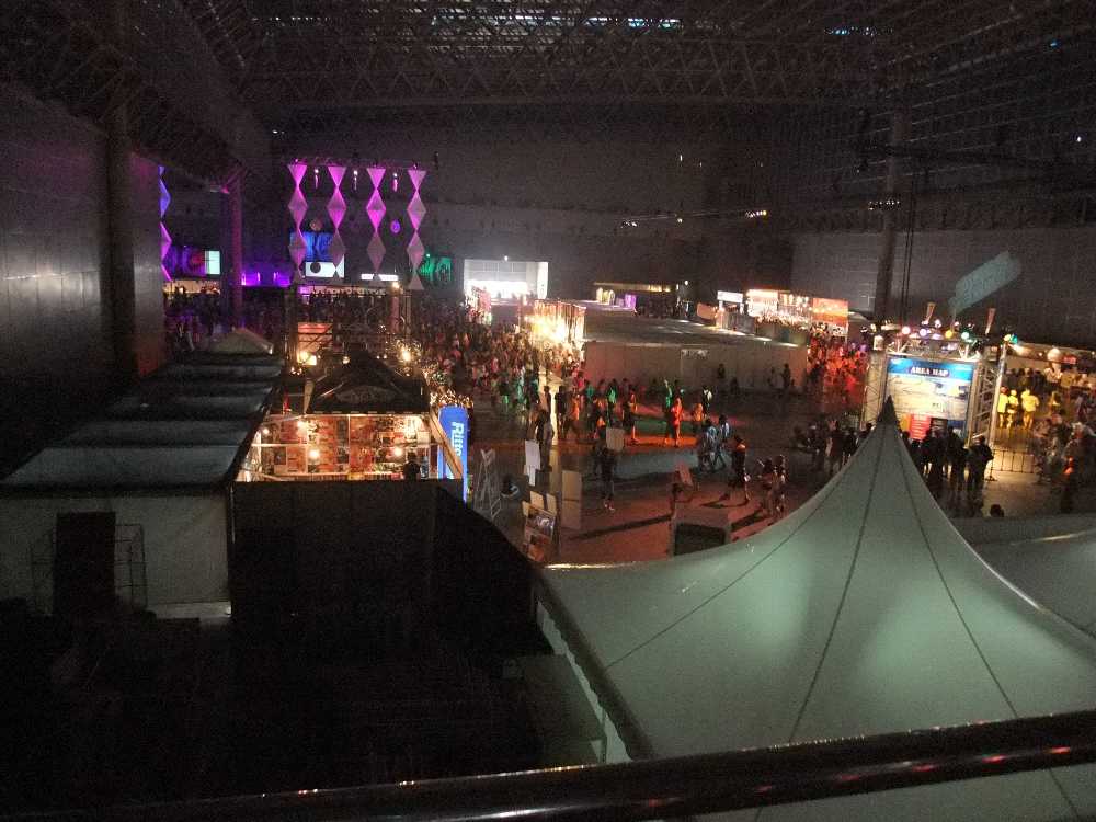 飲食、物販のエリア。