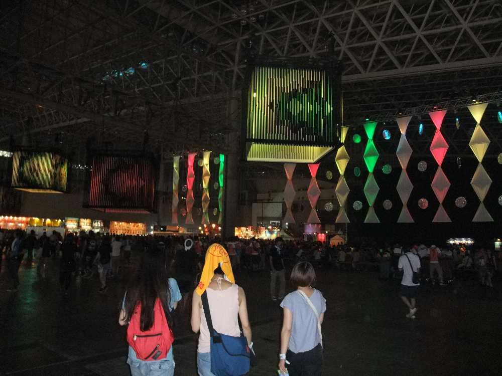 宙づりのオブジェ。