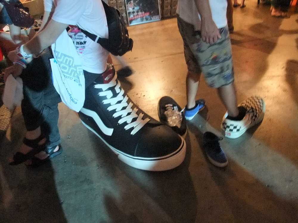 巨大なシューズ。