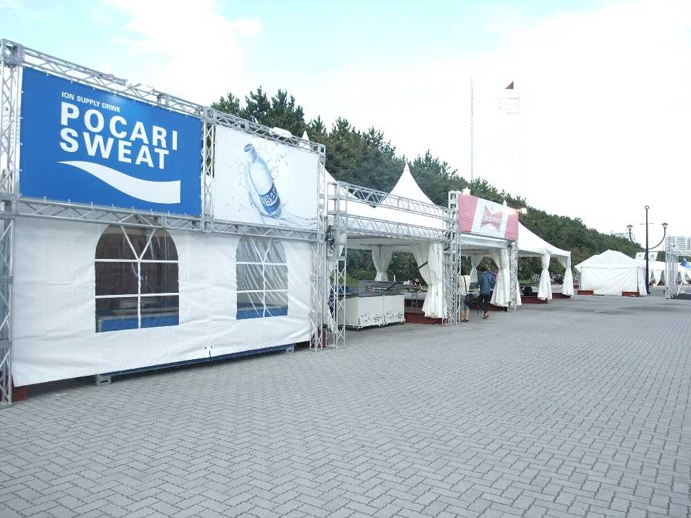 飲食店も設営しているが営業はしていない。