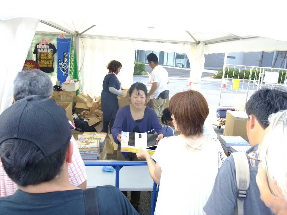 パンフレットの販売。