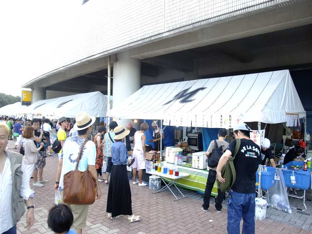 マリンスタジアム周囲の飲食店は営業。