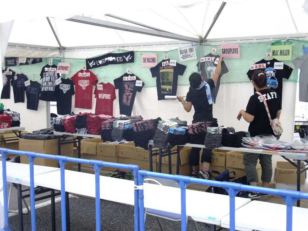 サマーソニックのグッズ売り場は準備中で販売していない。