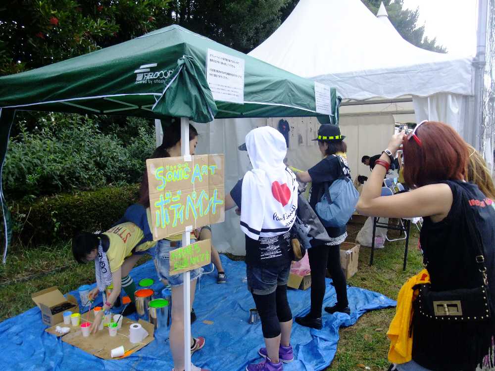 ボディーペイントをしてくれるところ。