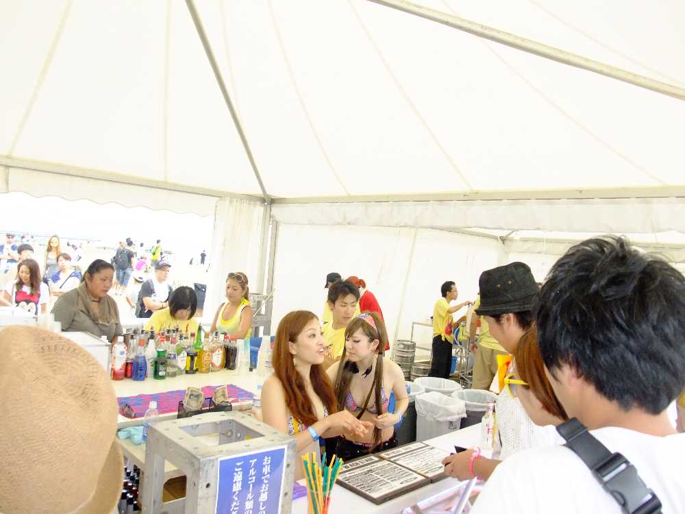 外側からも買える。