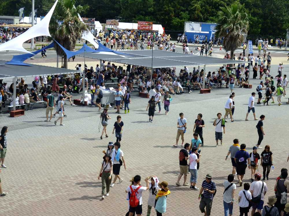 ビーチステージ入り口方面。