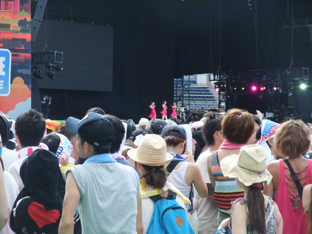 パフューム。昨年は幕張メッセのマウンテンステージだった。