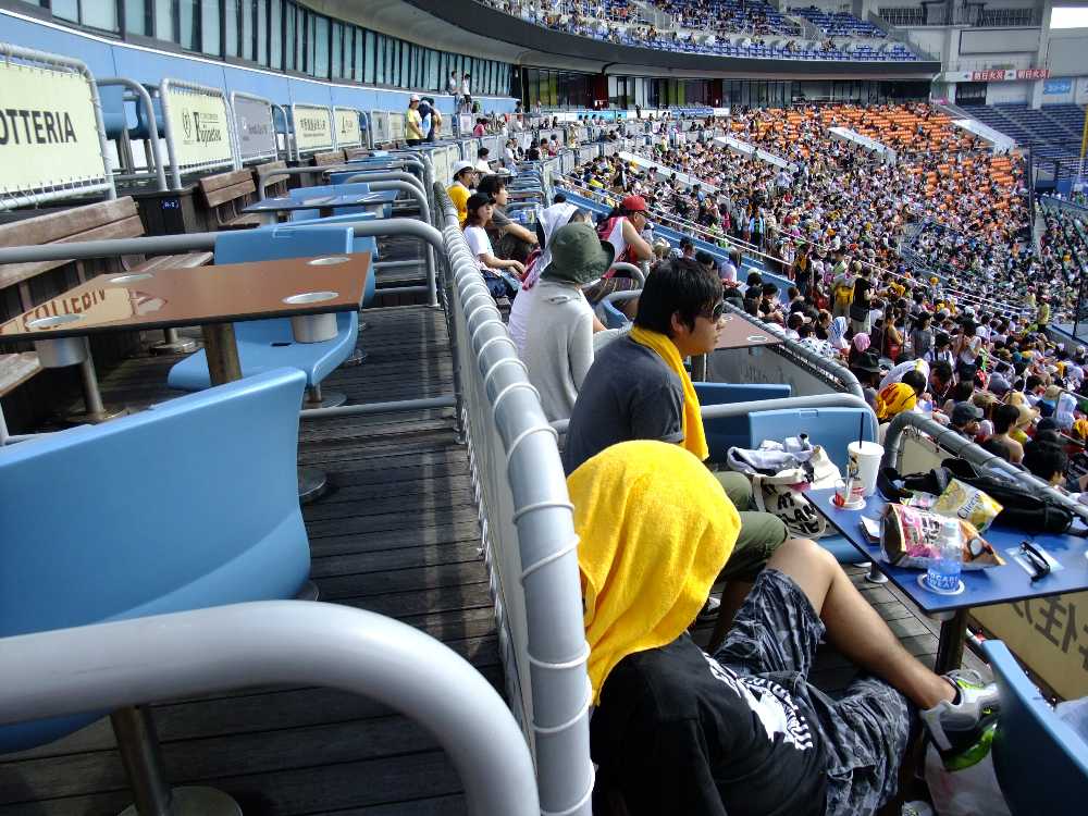 4人一組のボックス席。