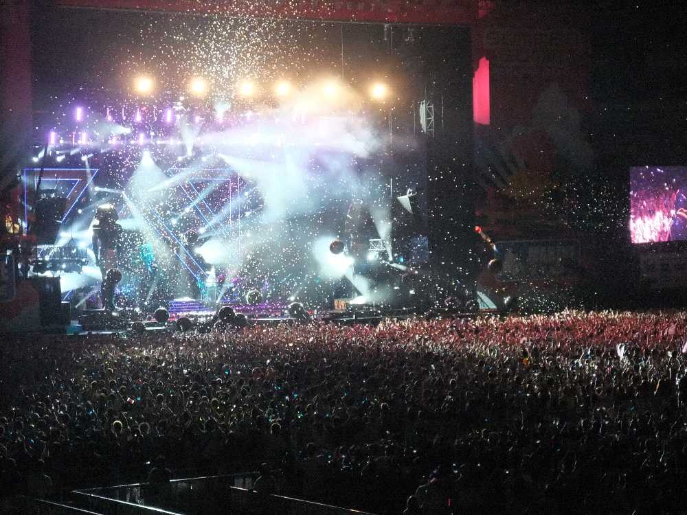 紙吹雪とボールが出てきた。