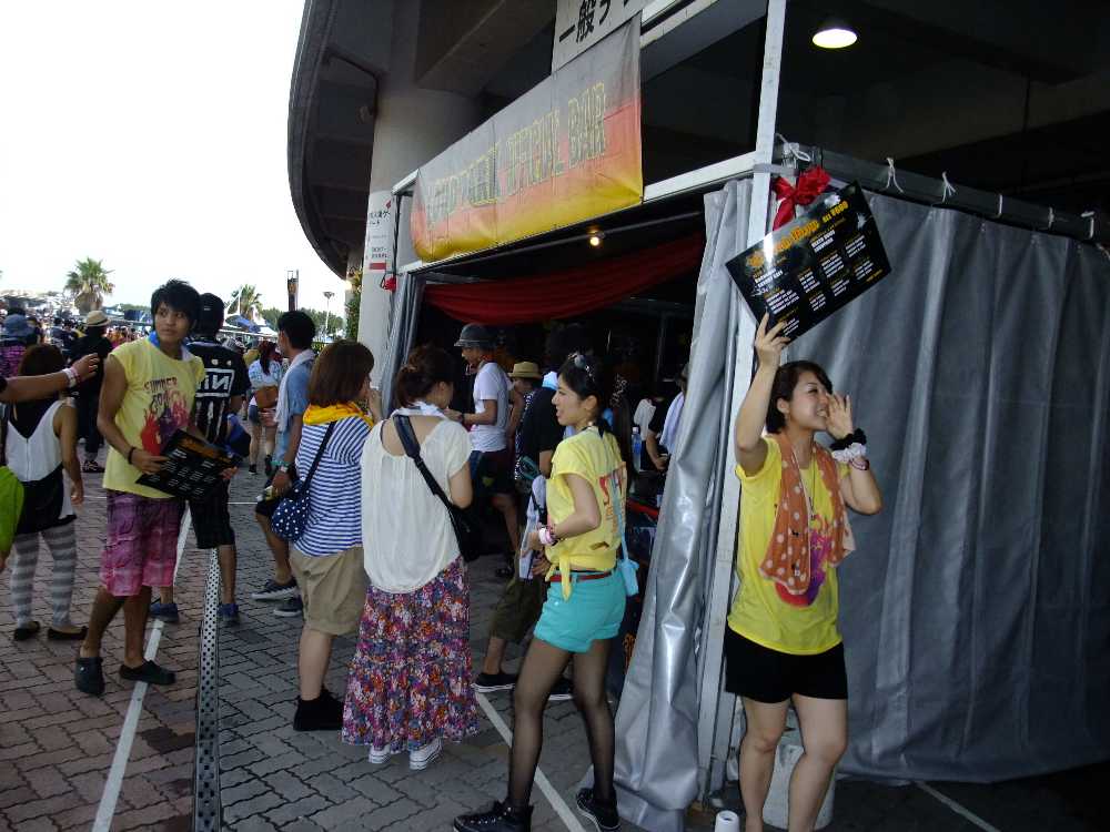 カクテルが中心。