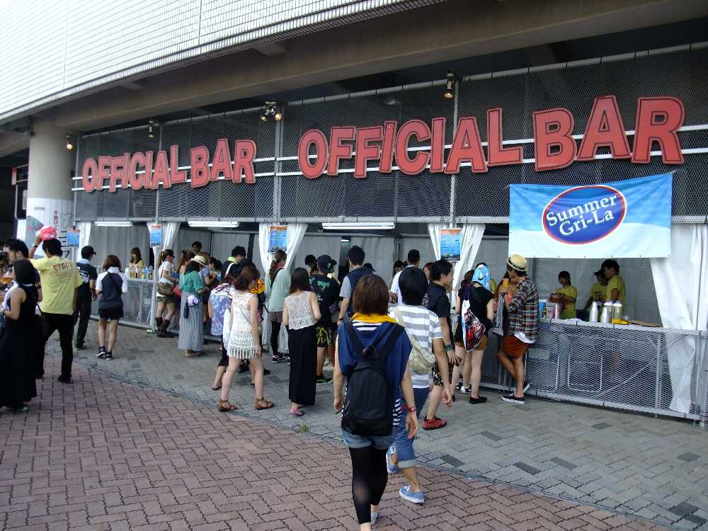 球場の施設内にあるオフィシャルバー。