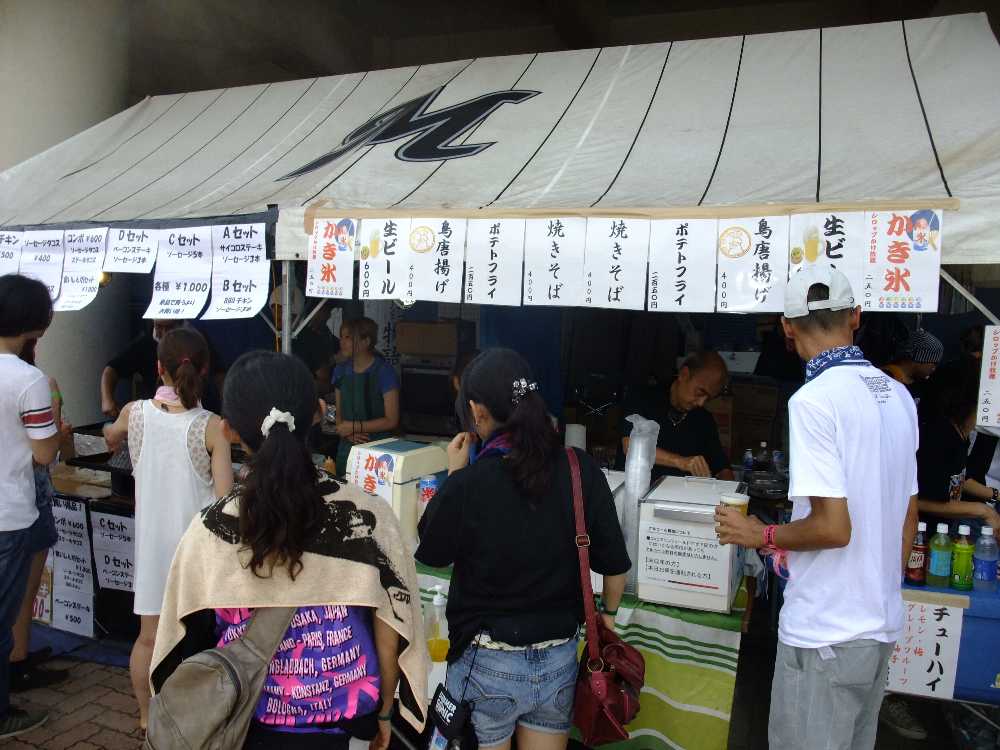 千葉ロッテのテントで販売する店。