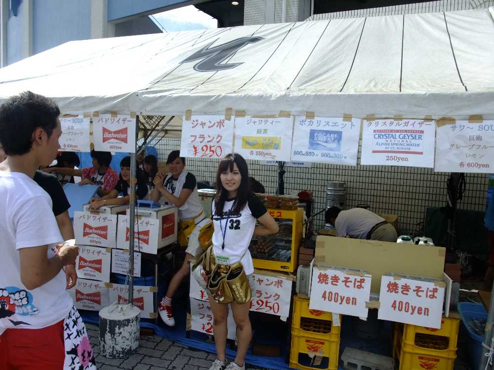 千葉ロッテのテントの店。