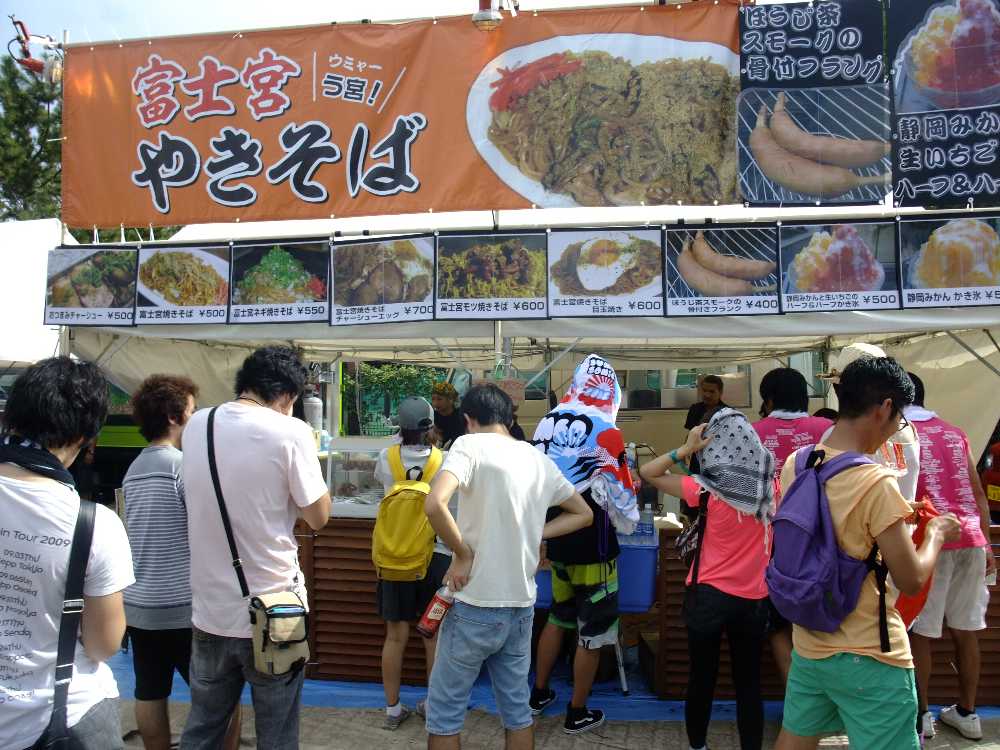 富士宮焼きそばの店。