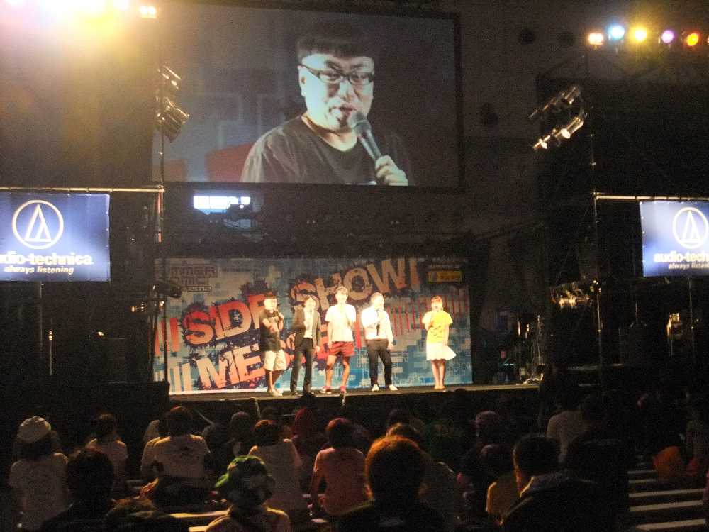 幕張メッセ内にあるサイドショーのステージ。