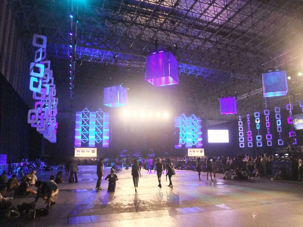 モニターは右にひとつ。