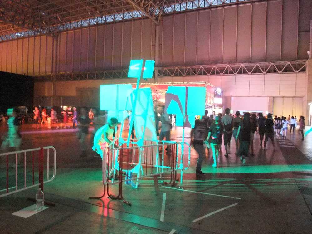 終演前に出口を広げる。