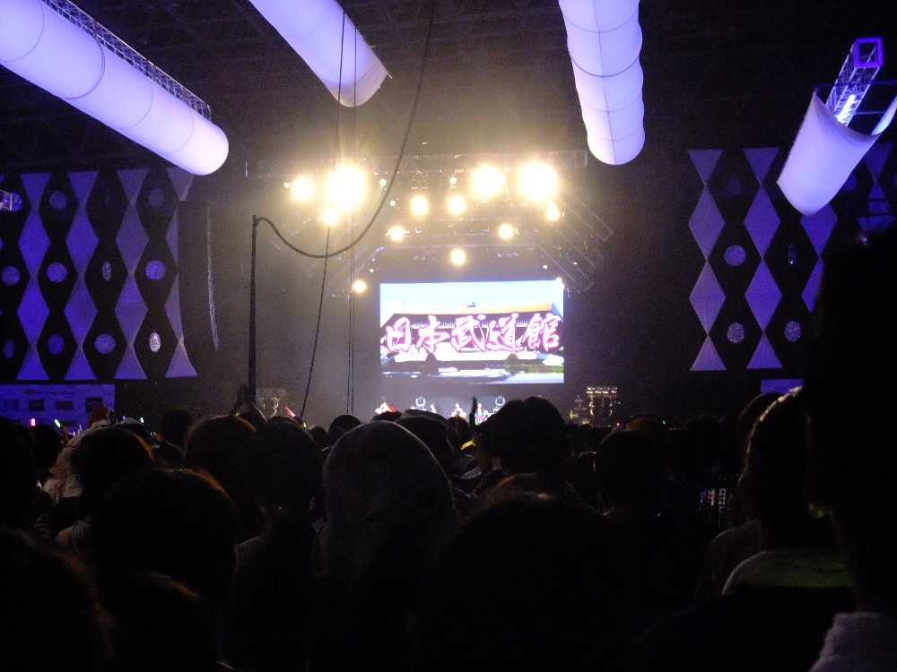 武道館公演を発表。