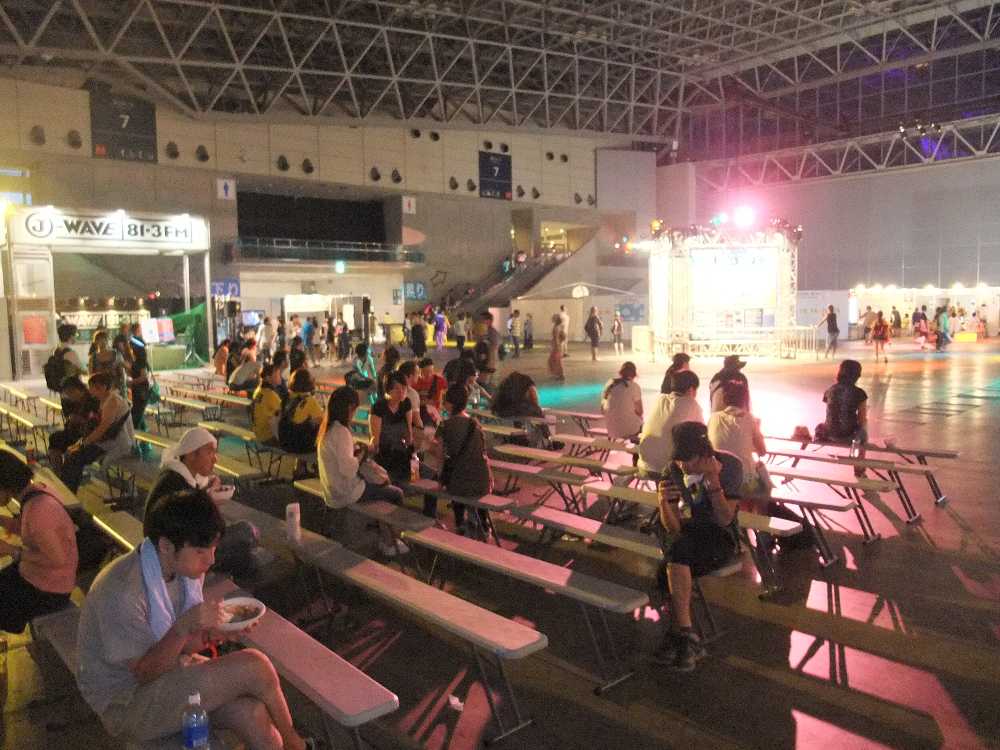 レインボーステージ側。