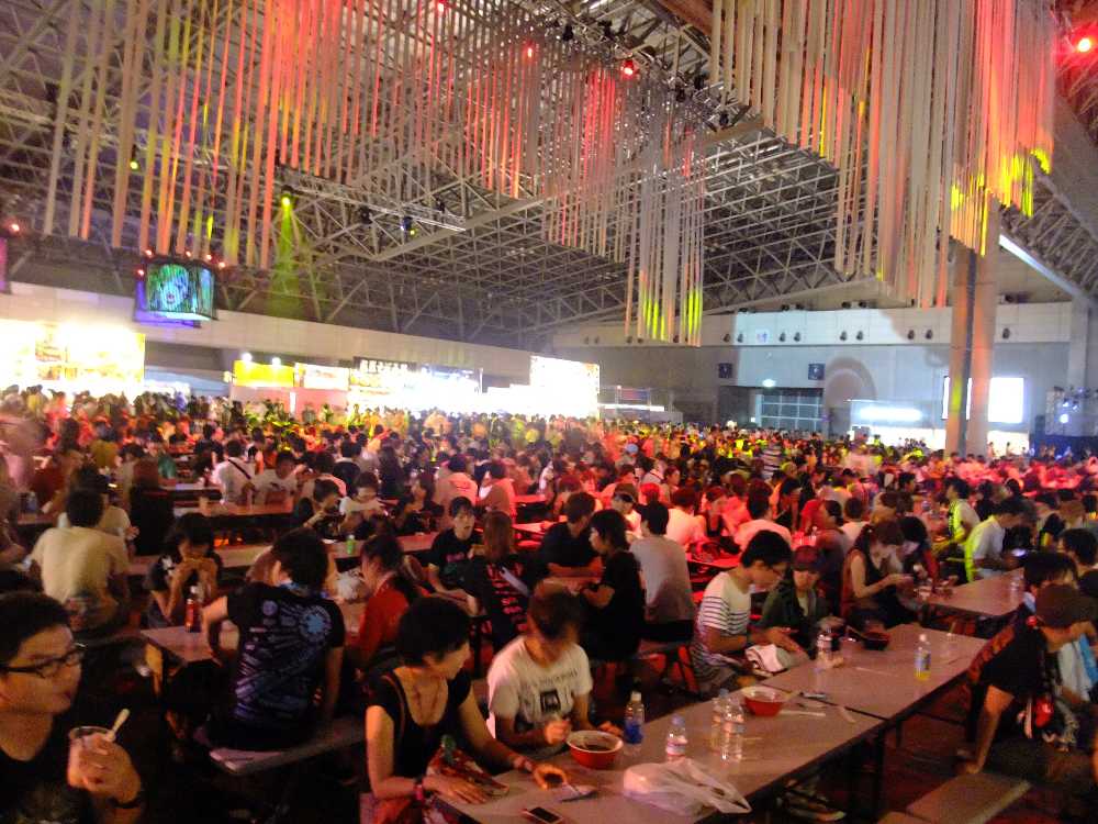 刻々と変わる照明の色。