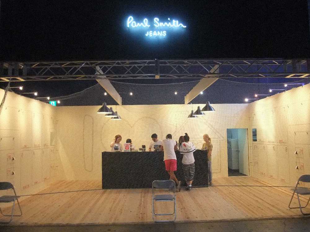 ポール・スミス。1日目午後6時半。商品の展示なし。