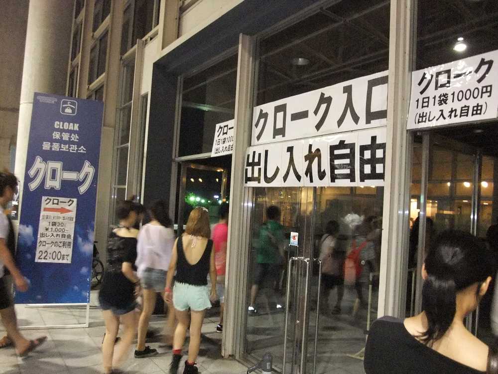 幕張メッセのクローク。