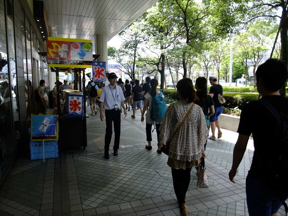 普段はない路上カキ氷屋。