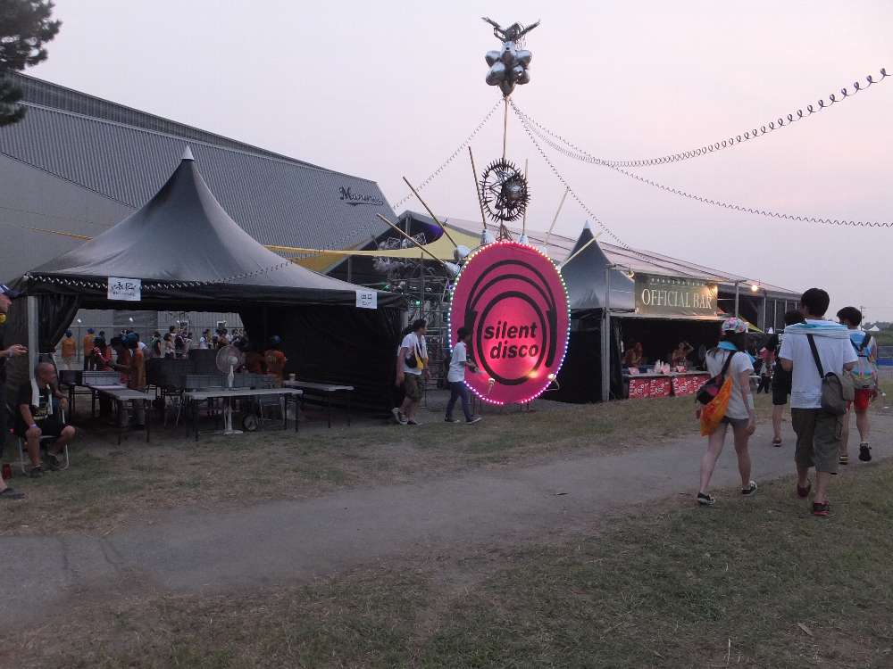 サイレントディスコの入り口。