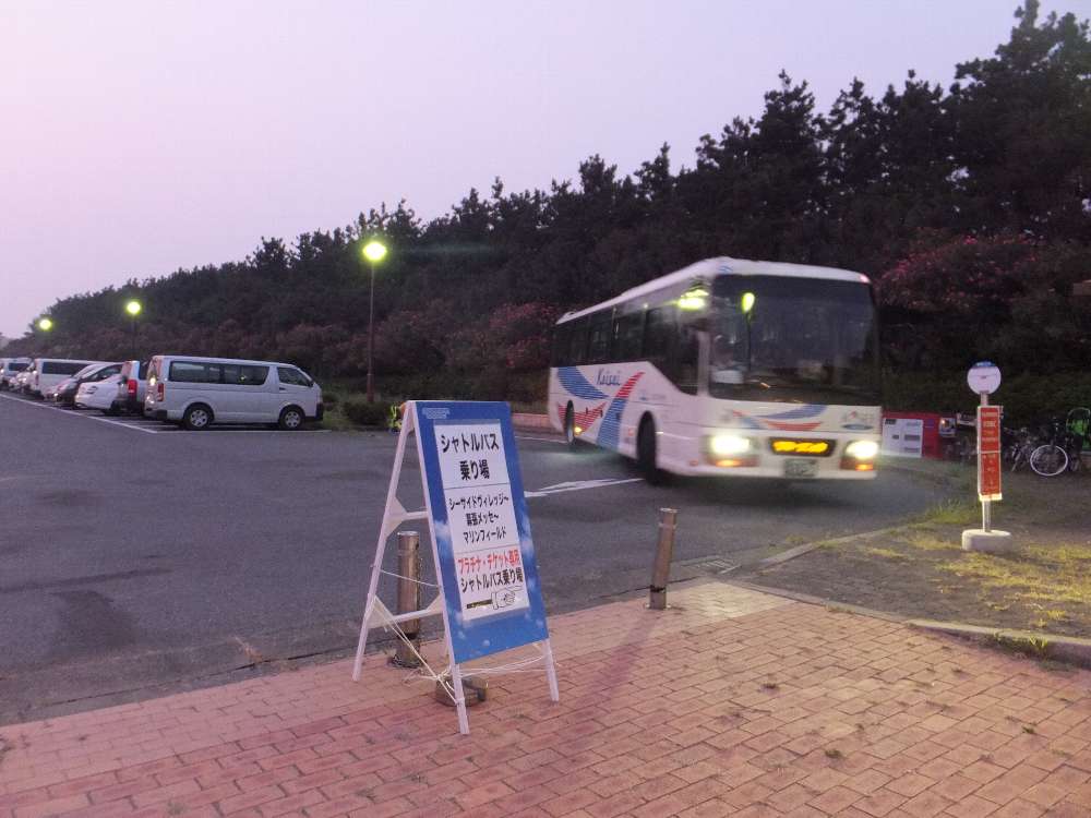 シャトルバス乗り場。